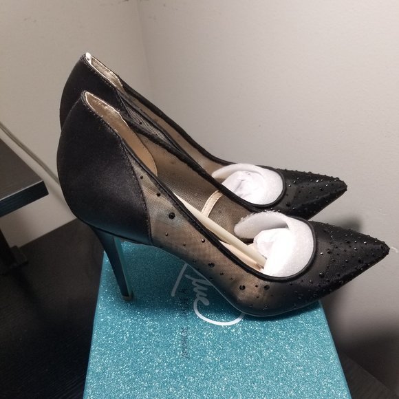 Betsey Johnson - Picture 2 of 5